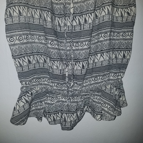 ⭐️💸Roommates Blouse - Picture 2 of 4